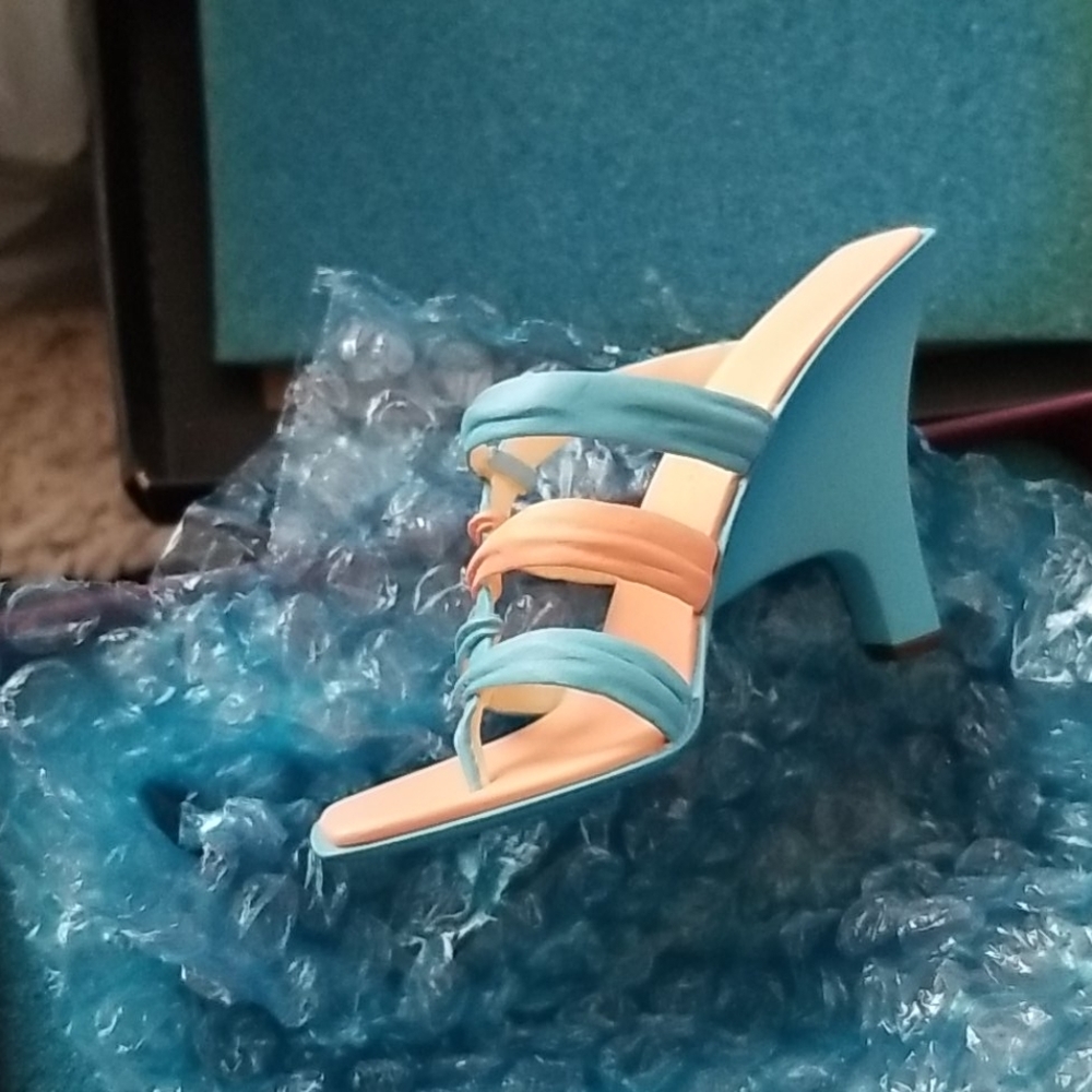 Shoe figurine